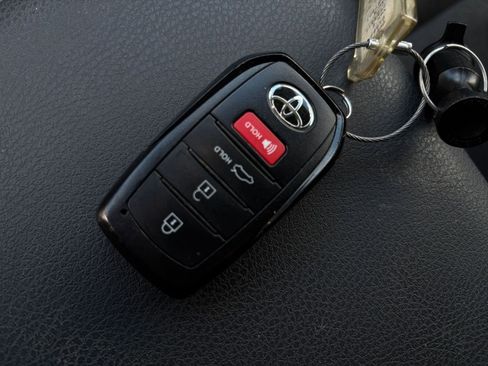 Used 2025 Toyota Camry LE image 28