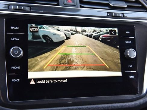 Certified 2023 Volkswagen Tiguan SE image 12