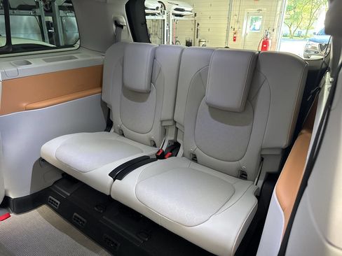 Used 2025 Volkswagen ID. Buzz 1st Edition image 30