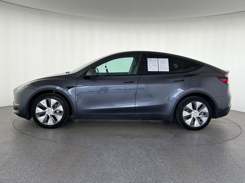 Used 2023 Tesla Model Y Long Range image 2