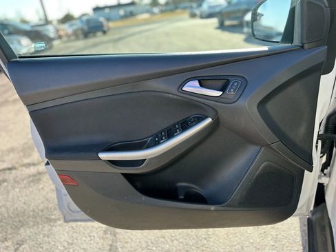 Used 2017 Ford Focus Titanium image 19