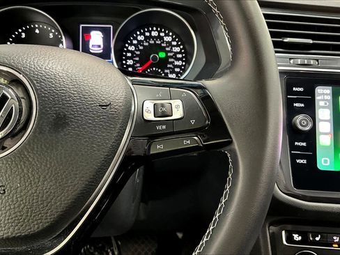 Used 2021 Volkswagen Tiguan SE image 21