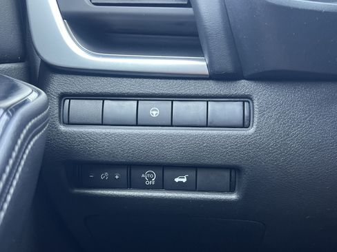 Used 2025 Nissan Rogue SV AWD/4WD image 12