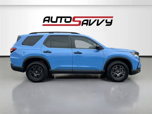 Used 2025 Honda Pilot TrailSport image 8