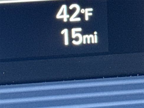 Used 2025 Hyundai Venue Limited image 27