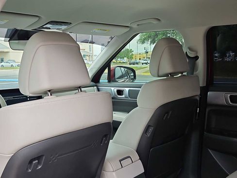 Used 2025 Hyundai Santa Fe SEL image 16