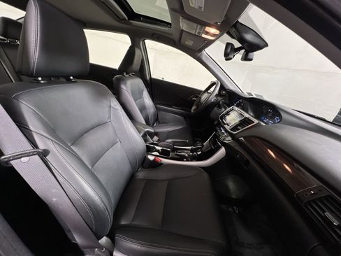 Used 2017 Honda Accord Touring image 27