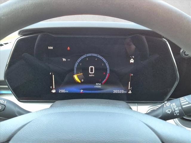 Used 2025 Chevrolet Trax LT FWD image 11