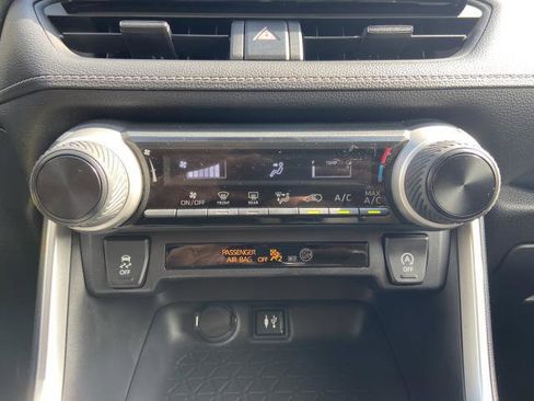 Certified 2019 Toyota RAV4 LE w/ All Weather Liner Package AWD/4WD image 27
