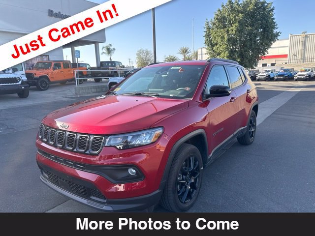 Used 2025 Jeep Compass Latitude w/ Altitude Special Edition AWD/4WD image 1