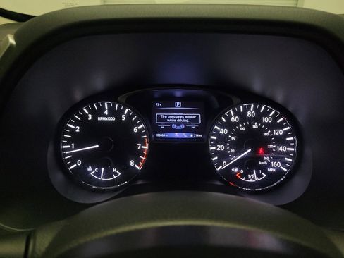 Used 2020 Nissan Pathfinder SV FWD image 23