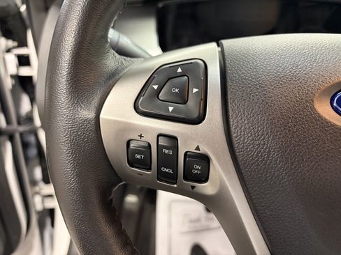 Used 2018 Ford Taurus SEL image 11