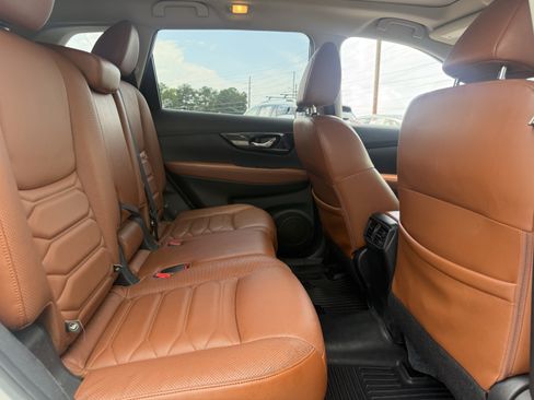 Used 2018 Nissan Rogue SL w/ Premium Package FWD image 13