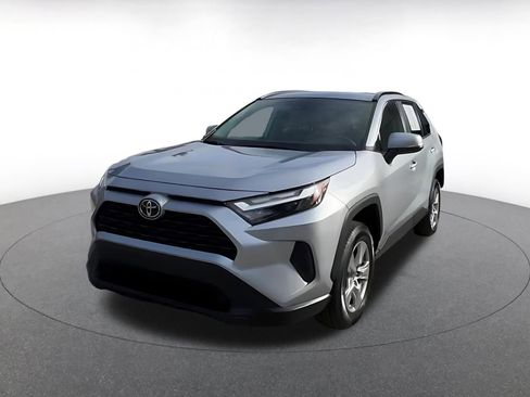 Used 2025 Toyota RAV4 XLE image 7