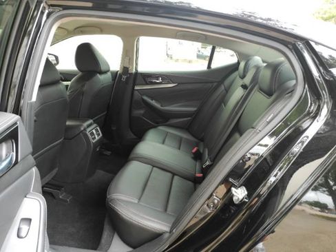 Used 2021 Nissan Maxima 3.5 SV w/ Floor Mat Group FWD image 17
