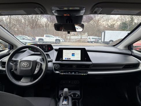 Used 2025 Toyota Prius LE image 31