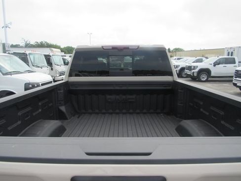 Certified 2026 GMC Sierra 3500 AT4 w/ Technology Package AWD/4WD image 34