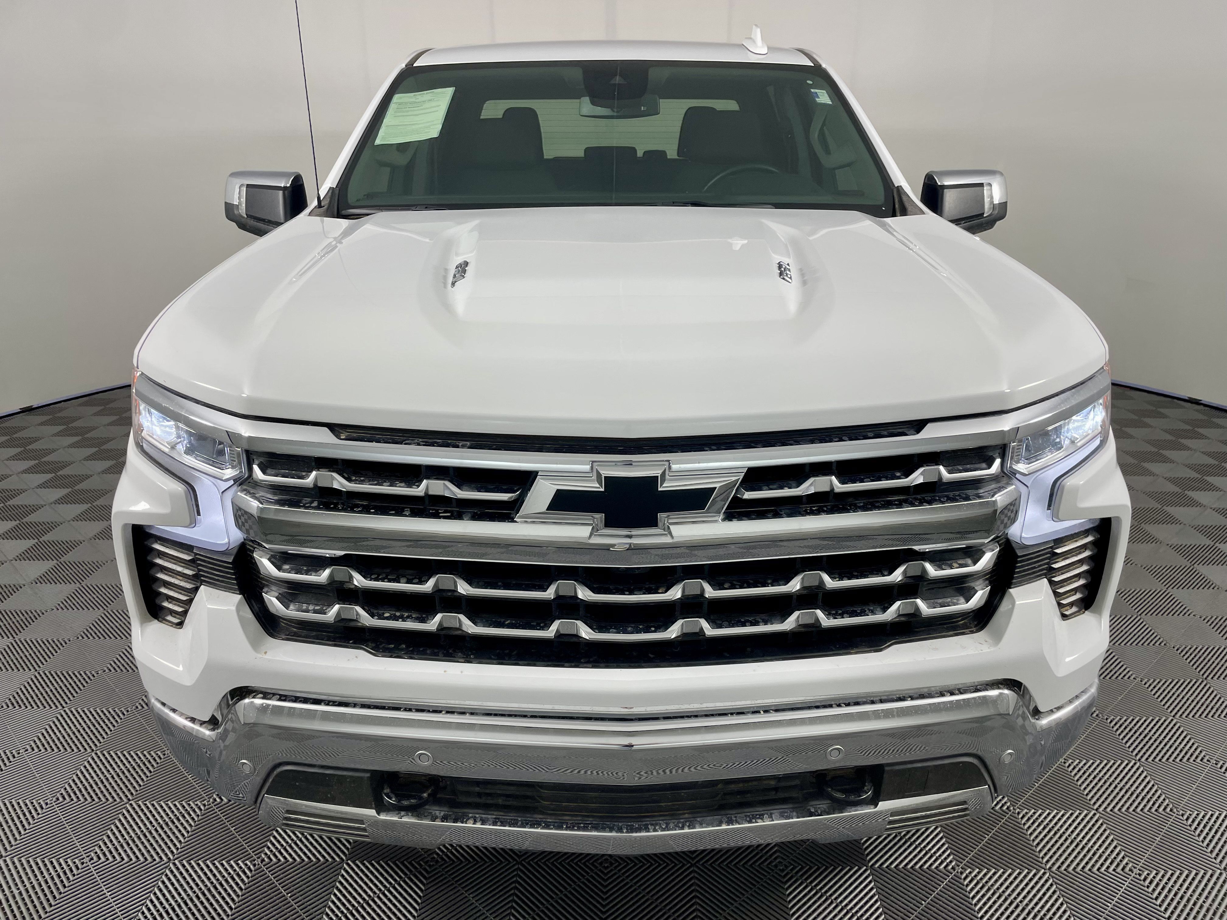 Used 2025 Chevrolet Silverado 1500 LTZ AWD/4WD image 6