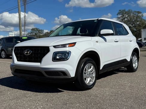 Used 2023 Hyundai Venue SE FWD image 1