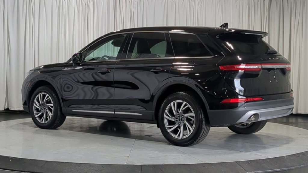 Used 2023 Lincoln Corsair AWD w/ Equipment Group 101A image 8