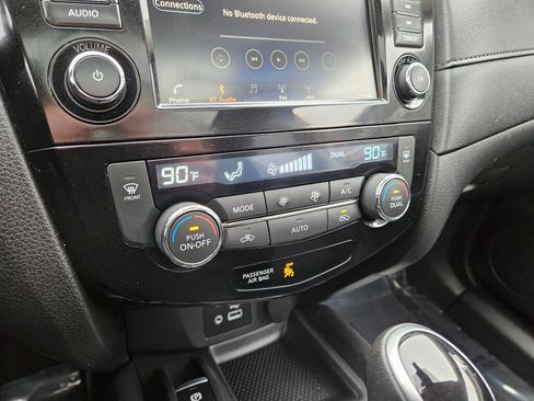 Used 2019 Nissan Rogue SV w/ Sun & Sound Touring Package image 5