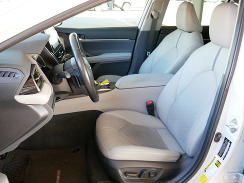 Used 2022 Toyota Camry XSE image 2