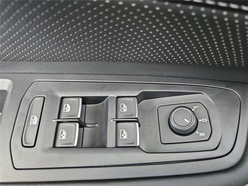 New 2026 Volkswagen Atlas SE image 13