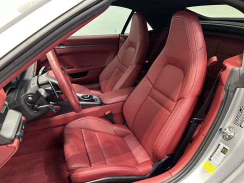 Certified 2025 Porsche 911 Carrera RWD image 6