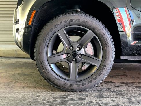 New 2026 Land Rover Defender 110 X-Dynamic SE image 11