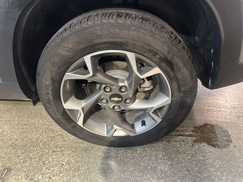 Used 2025 Chevrolet Trax LT image 30