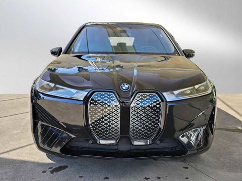 Used 2023 BMW iX xDrive50 w/ Sport Package AWD/4WD image 8