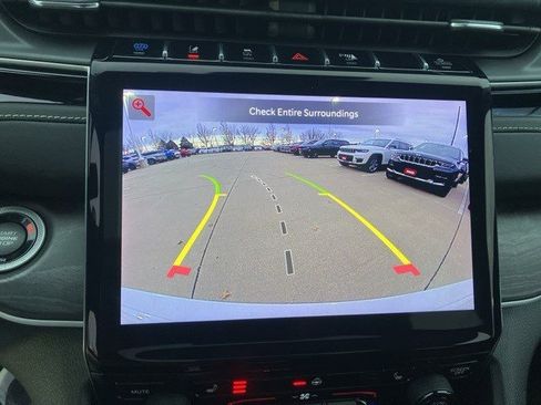 Used 2022 Jeep Grand Cherokee Limited 4xe image 19