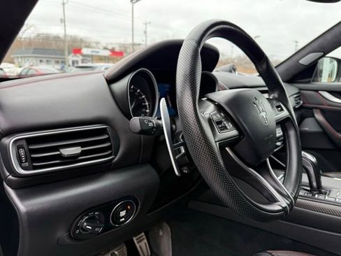 Used 2019 Maserati Levante Trofeo image 25