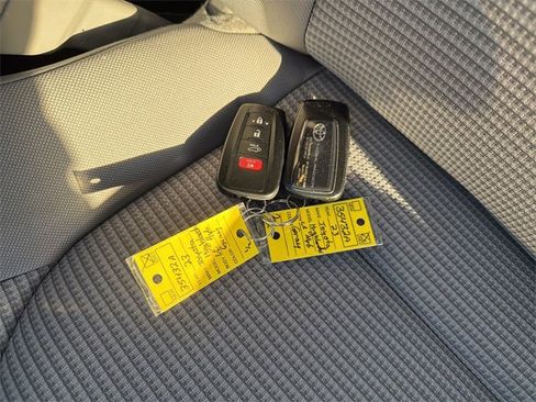 Certified 2023 Toyota Highlander LE image 35