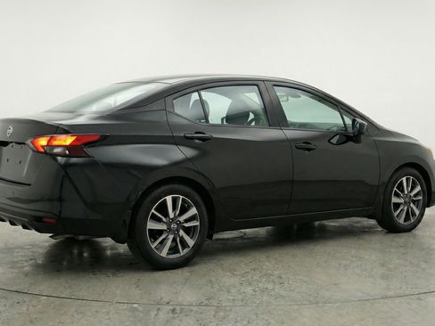 Used 2025 Nissan Versa SV image 9