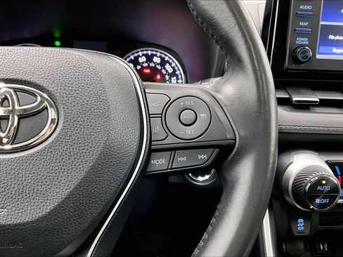 Used 2019 Toyota RAV4 XLE Premium image 23