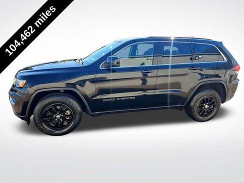 Used 2020 Jeep Grand Cherokee Laredo image 2