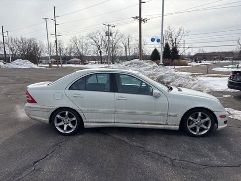Used 2007 Mercedes-Benz C 230 Sedan image 4