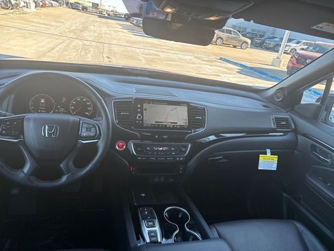 Certified 2025 Honda Ridgeline Black Edition image 17