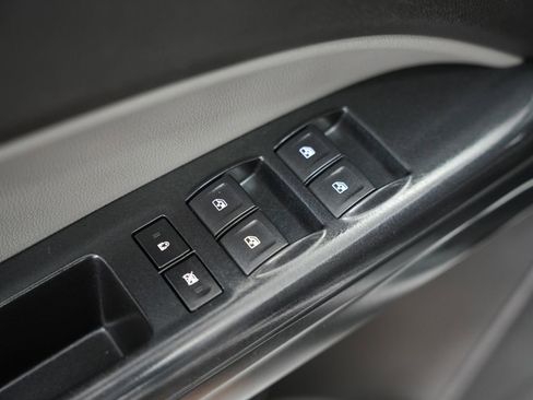 Used 2017 GMC Canyon 2WD Crew Cab w/ Convenience Package image 36