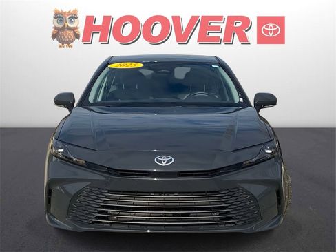 Used 2025 Toyota Camry LE image 7