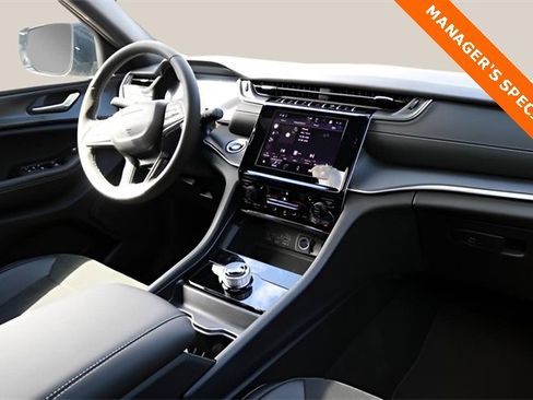 New 2025 Jeep Grand Cherokee L Altitude image 21