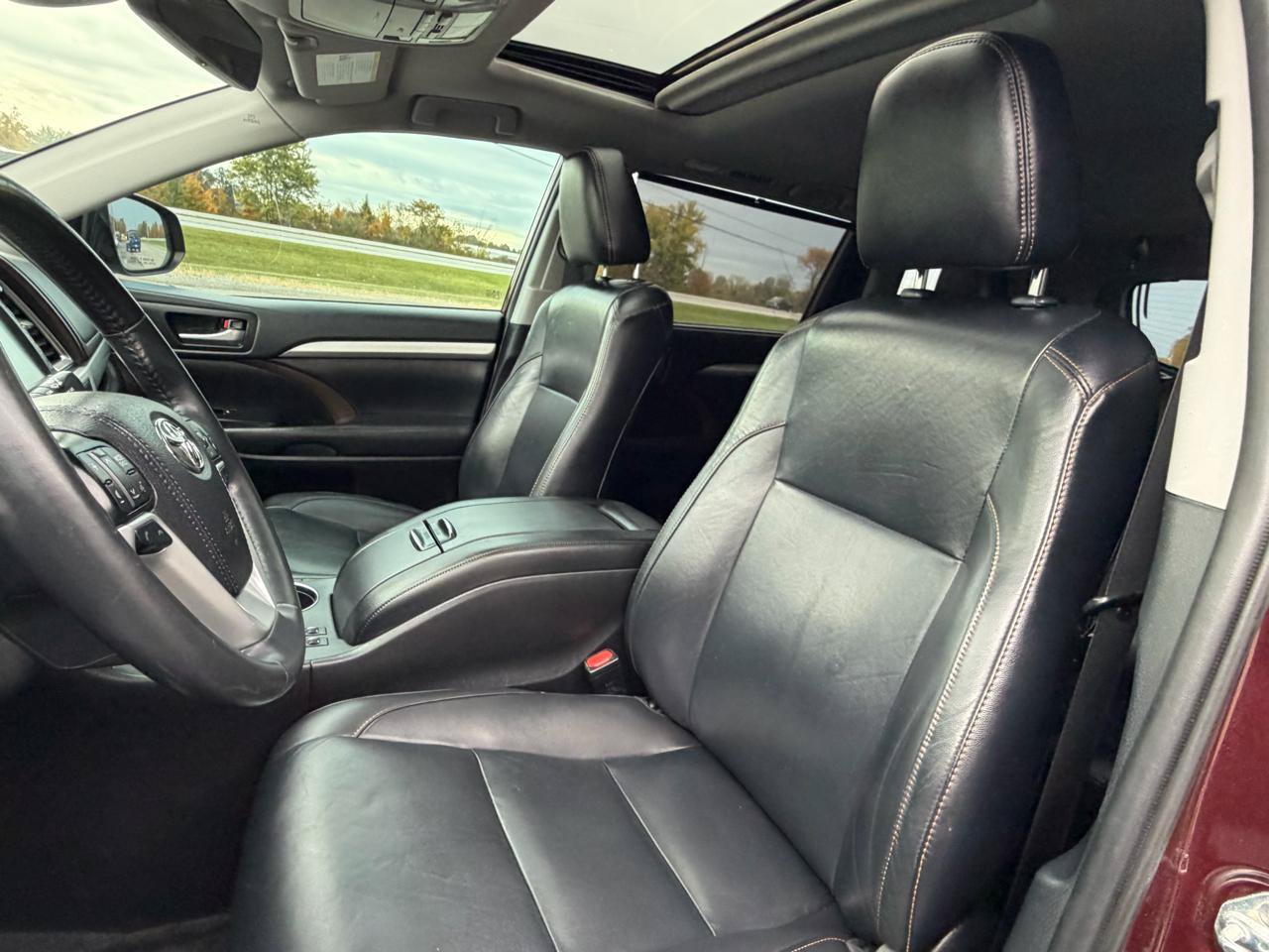 Used 2019 Toyota Highlander XLE FWD image 10