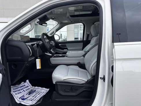 New 2026 Ford Expedition Max Platinum w/ Platinum Ultimate Package AWD/4WD image 5
