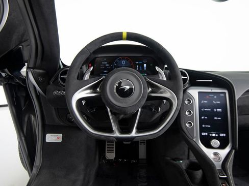 Used 2024 McLaren 750S Spider RWD image 15
