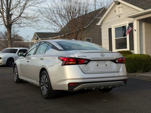 Used 2025 Nissan Altima 2.5 SV FWD image 4