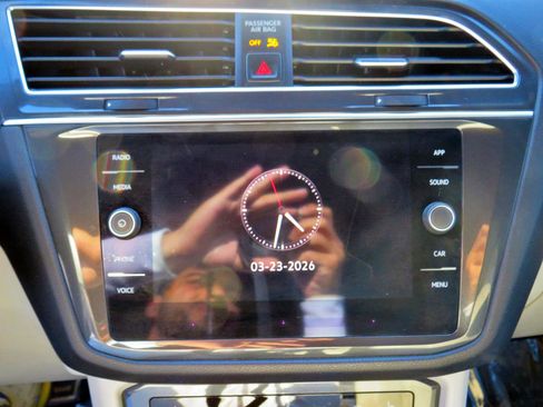 Used 2023 Volkswagen Tiguan SE R-Line image 33