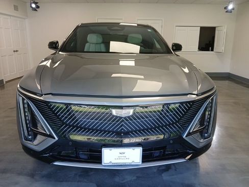 Used 2024 Cadillac Lyriq Luxury AWD/4WD image 5