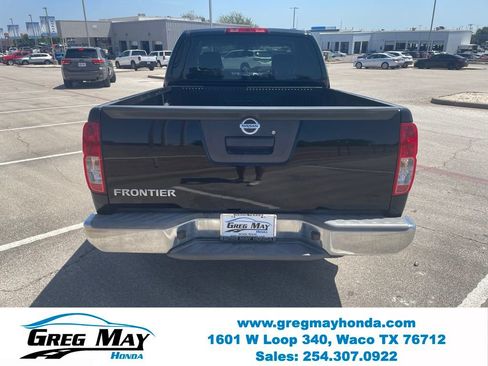 Used 2015 Nissan Frontier S RWD image 4