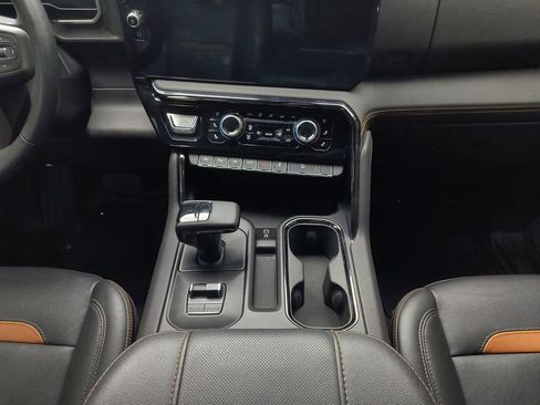 Used 2024 GMC Sierra 1500 AT4 w/ AT4 Preferred Package AWD/4WD image 28